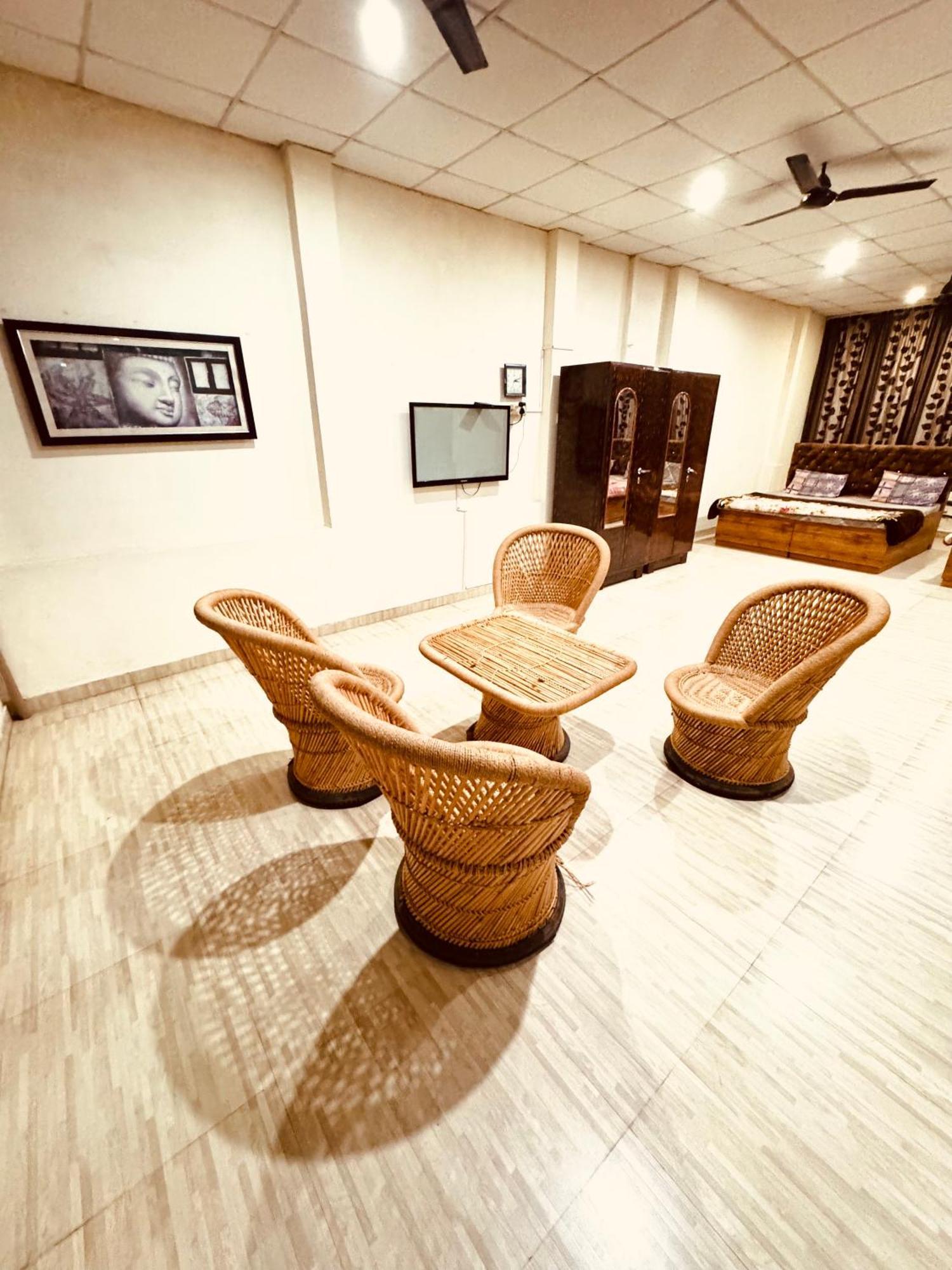 Qube House Bnb ริชิเคช ภายนอก รูปภาพ